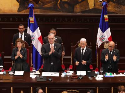 Con 21 cañonazos y el Himno Nacional queda proclamada Constitución