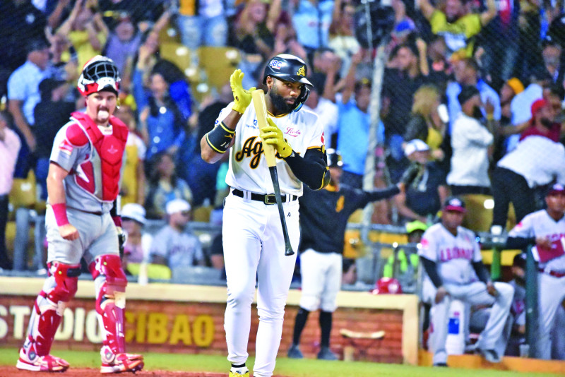 Fiesta de Grand Slams: Águilas Cibaeñas vencen a los Leones del Escogido 13-8 en un electrizante duelo ofensivo