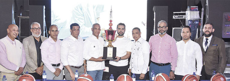 Salto al centro de la versión 35 Baloncesto Superior de SFM