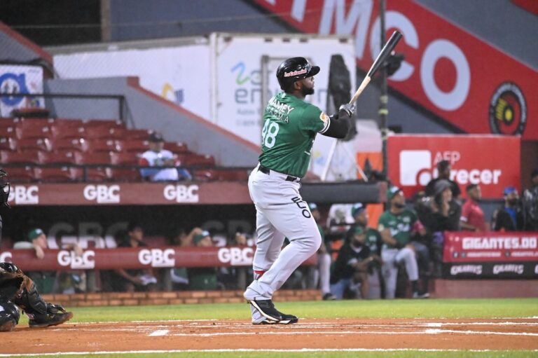 Estrellas Orientales vencen  11-2 a  Gigantes del Cibao consolidándose en la tercera posición béisbol RD