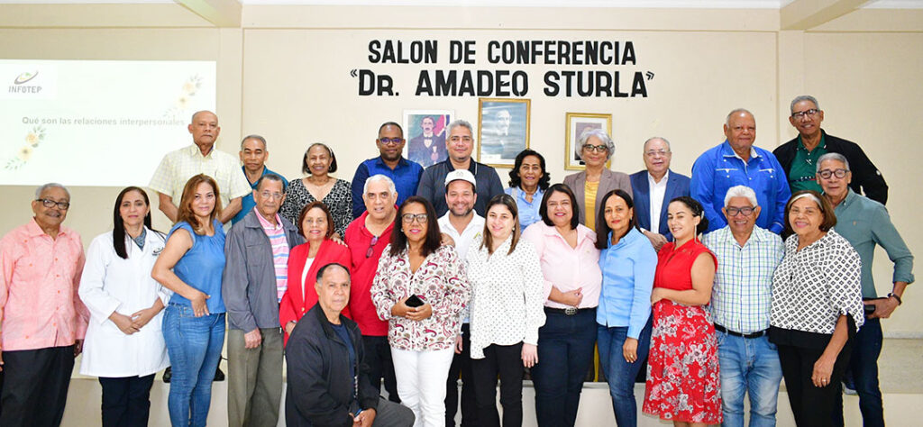 CMD Filial Duarte realiza curso-taller sobre Relaciones Interpersonales para médicos pensionados