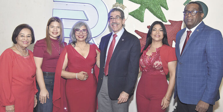 Maestras Rosa Francia y Rosa Urania realizan encuentro fin del semestre universitario e inicio de la Navidad