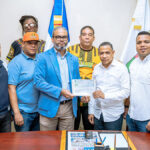 Alcalde Alex Díaz entrega 700 mil pesos para Torneo de Baloncesto Superior de SFM