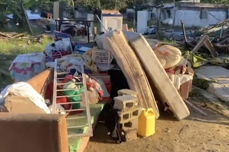 Desalojan familias mientras dormían en Villa Hortensia, San Francisco de Macorís