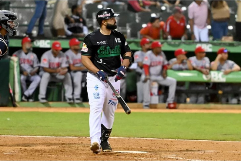 Estrellas dejan en el terreno a Leones con jonrón de Wilín Rosario