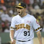 Yunesky Maya firma con Gigantes del Cibao