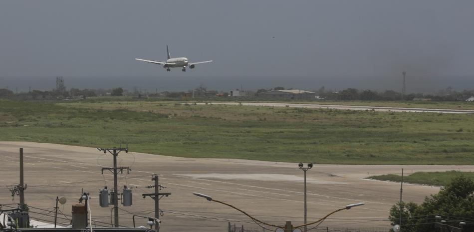 El principal aeropuerto de Haití cierra mientras aumenta la violencia de pandillas