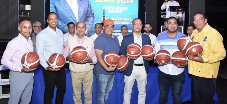 Federación Dominicana de Baloncesto dona balones para TBS Francomacorisano