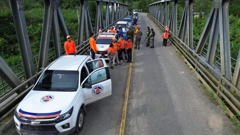 Gobernadora recorre zonas afectadas de la provincia Duarte y coordina acciones preventivas para mitigar impacto ante las lluvias