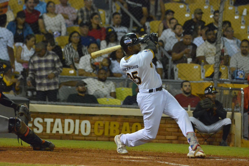 Canario y Rodríguez guían triunfo de Águilas sobre Toros