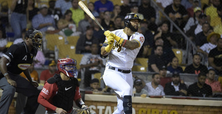 Las Águilas remontan y vencen a los Leones en el Estadio Cibao