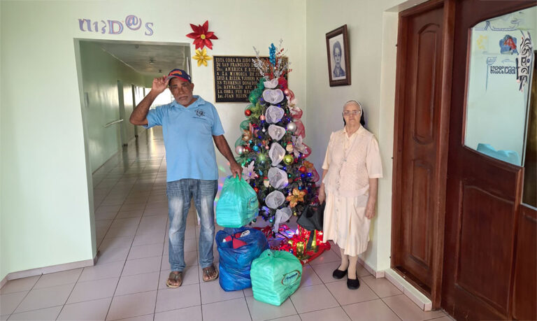 ONG de SFM entrega raciones alimenticias, medicamentos y sillas de ruedas