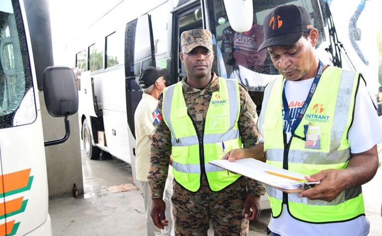 INTRANT realiza operativos de inspección visual vehicular en terminales  de autobuses