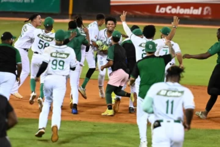 José Barrero y Estrellas dejan en el terreno a los Leones