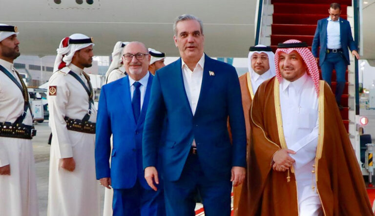 Presidente Abinader llega a Qatar para participar mañana sábado en la inauguración del Foro Mundial de Doha y agotar una visita oficial