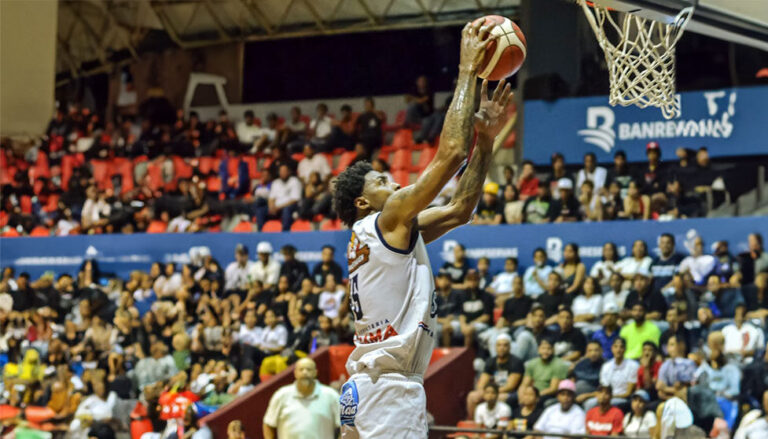 San Martin  evita la barrida y logra primera victoria en serie final TBS SFM