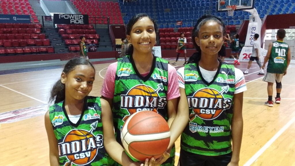 Team verde  logra triunfo mini basket femenino torneo navideño club San Vicente