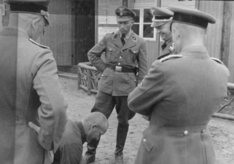 Un tribunal alemán da vía libre para juzgar a un exguardia de un campo nazi de 100 años por más de 3.300 asesinatos