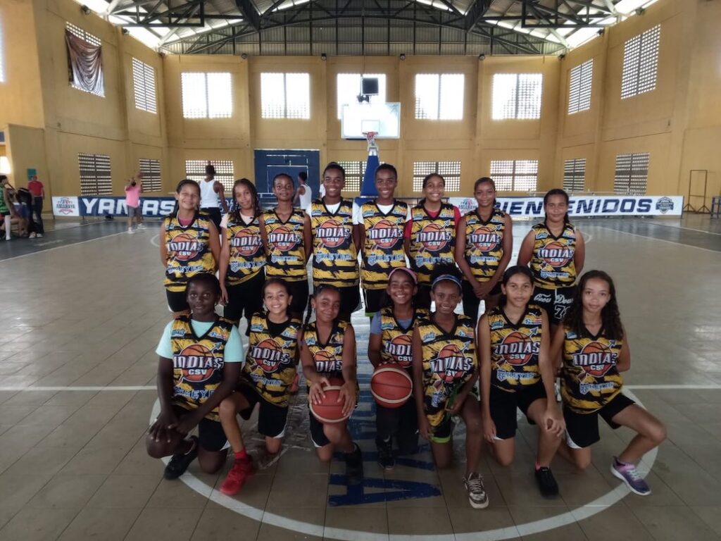 Indias club San Vicente arrasan en intercambio en tres categorías basket femenino en Yamasá