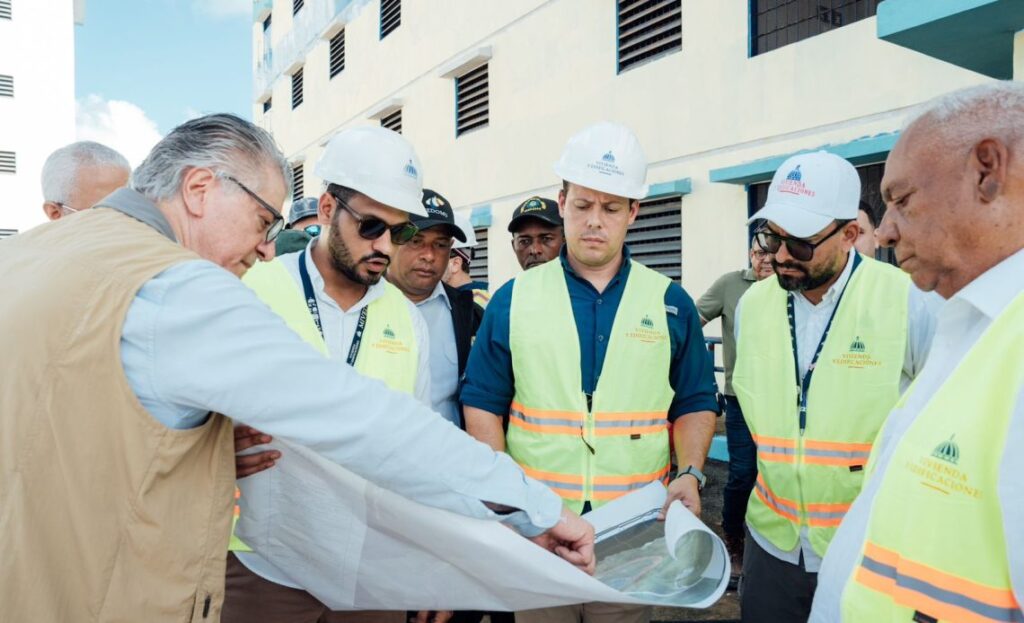 Supervisan avance en la construcción del CCR Las Parras