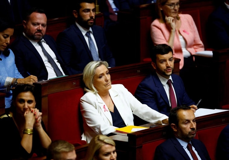 Marine Le Pen y las izquierdas pueden dejar a Francia sin Gobierno ni presupuestos del Estado