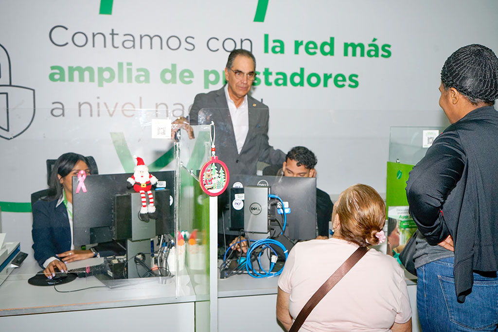 Santiago Hazim exhorta a garantizar cobertura de salud para dependientes mayores de edad