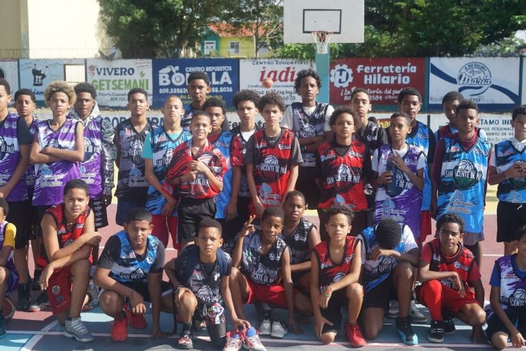 Banco Promerica y Robert Contreras pican delante torneo navideño U14 club San Vicente