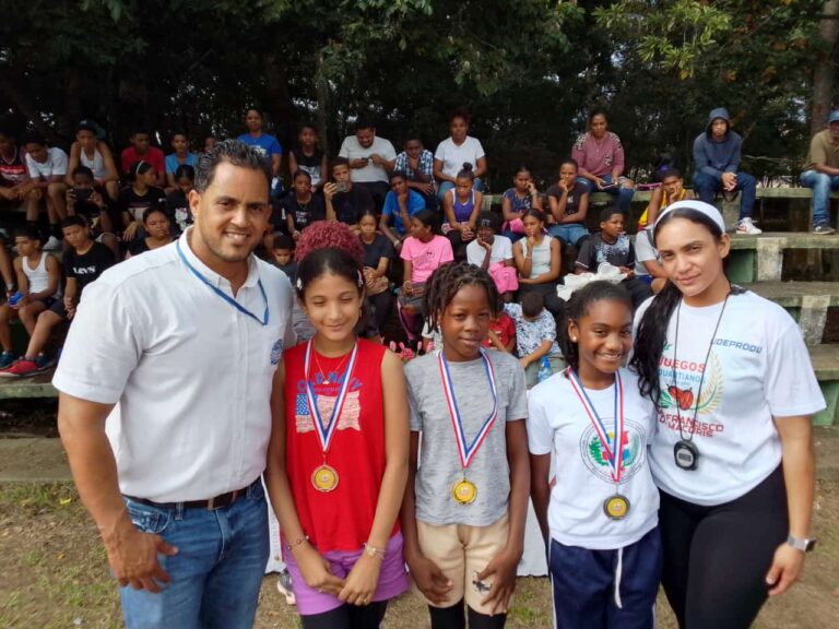 Con rotundo éxito celebraron concurrido primer festival de atletismo infantil escolar