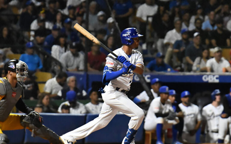 Sencillo de Alcántara impulsa la victoria del Licey sobre las Águilas 1-0