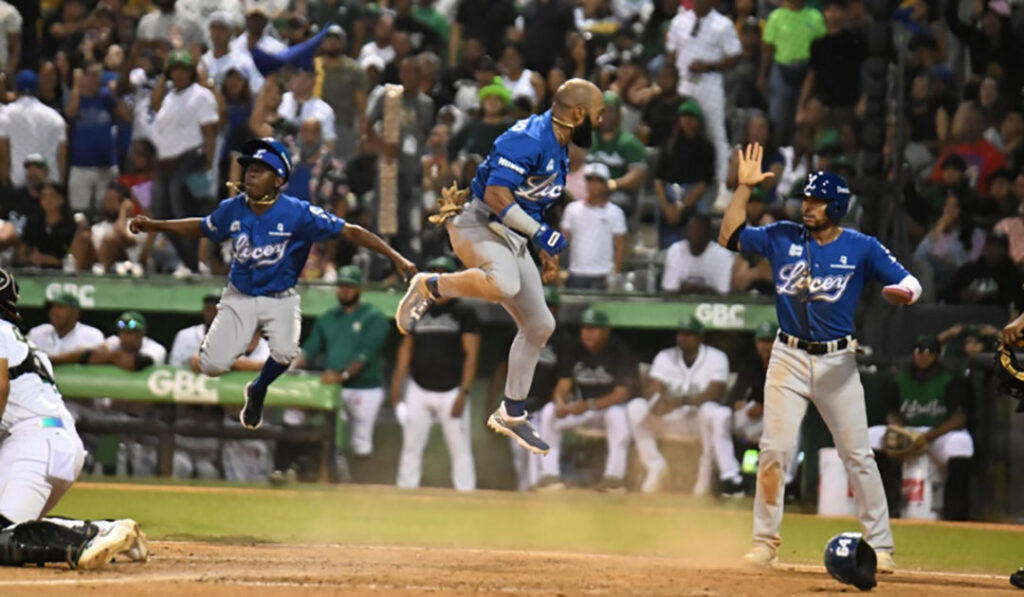 Tigres del Licey remonta ante Estrellas Orientales y se consolida en la cima del Round Robin