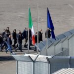 La Justicia italiana vuelve a frustrar los planes de Meloni y ordena el regreso de 43 inmigrantes desde Albania