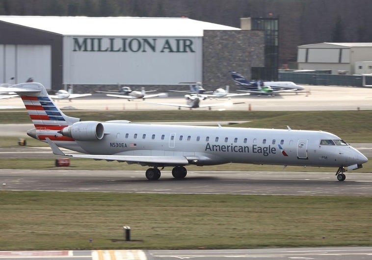 Así eran el avión Bombardier CRJ700 y el helicóptero Black Hawk que han colisionado en Washington