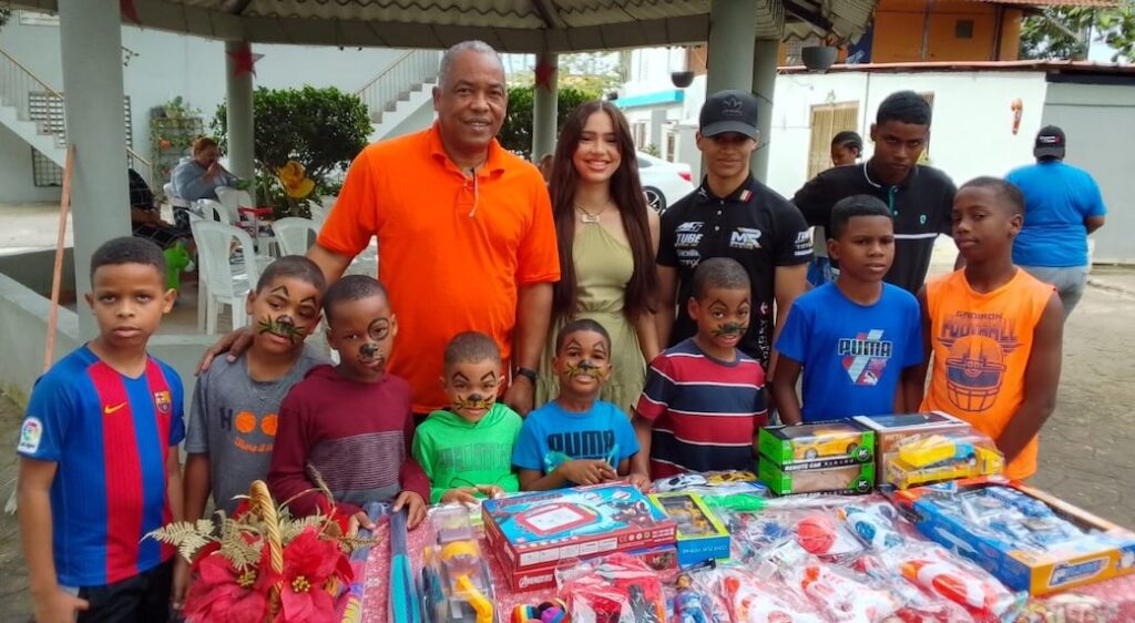 Ameny García lleva alegrías y emociones a niños del  Hogar Gosen con entregas de juguetes