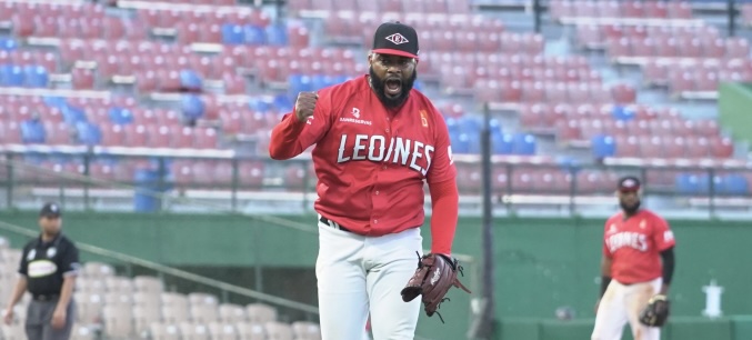 Los Leones apagan a las Estrellas en el Quisqueya