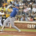 ¡Aquí y allá! El Licey vuelve a maltratar a las Águilas, se queda en primero y las manda a la cola