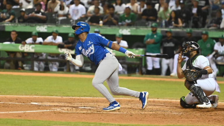 Andújar decide triunfo del Licey en extrainnings sobre Estrellas y empatan en primero