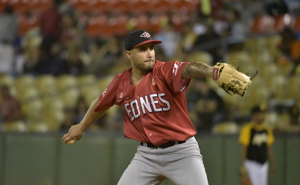 Leones del Escogido Vencen 8-6 a las Águilas