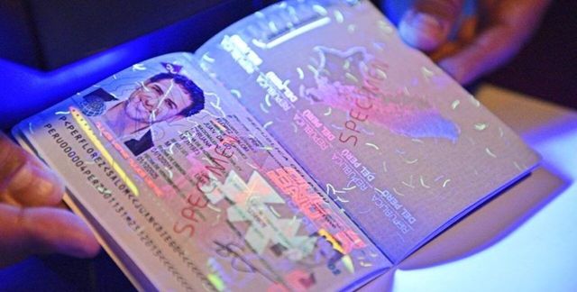 El Gobierno anuncia que el primer pasaporte electrónico se emitirá en agosto