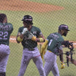 Las Estrellas blanquean a las Águilas 6-0 y comparten la cima del béisbol invernal