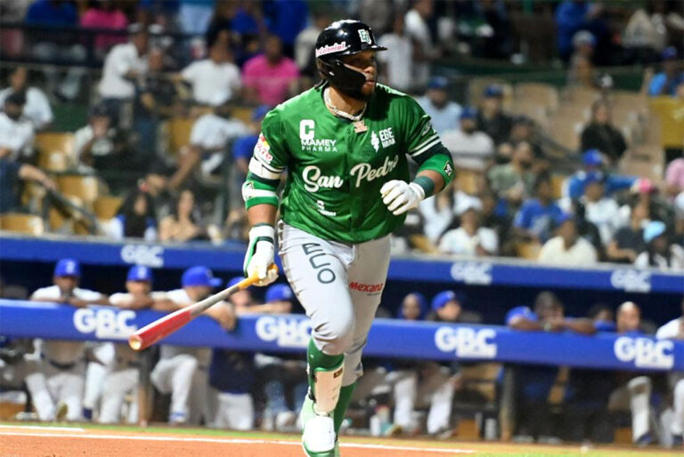 Estrellas vencen al Licey 6-4 con actuación brillante de Robinson Canó