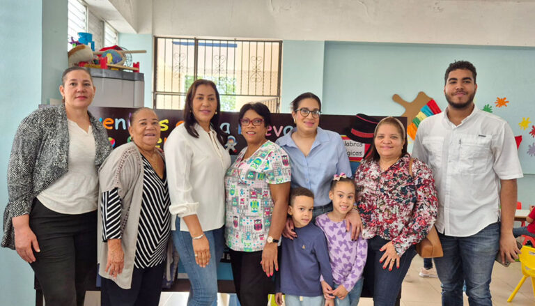 Alcaldía SFM entrega juguetes a niños de la Casa del Pobre Divino Niño Jesús