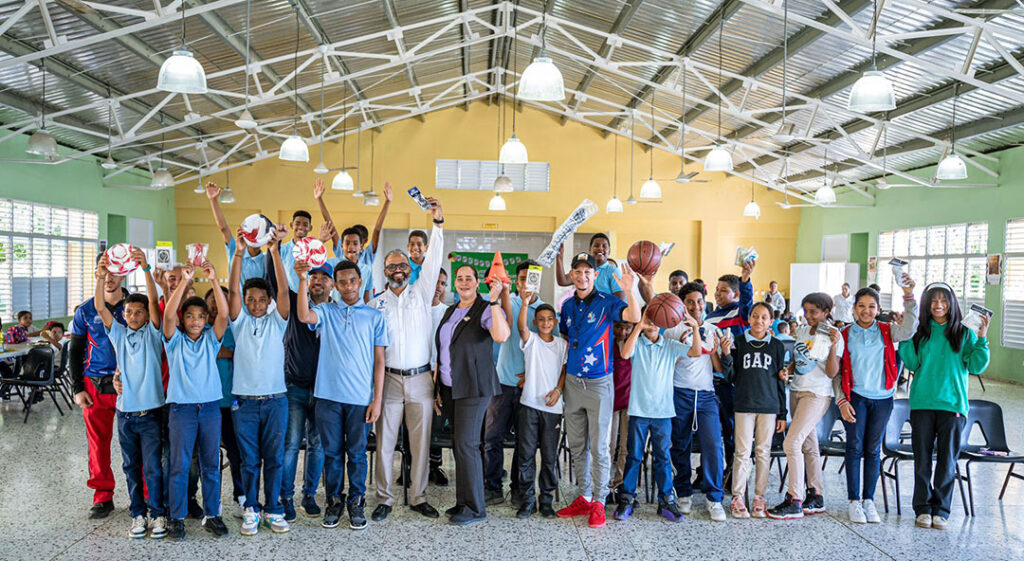 INEFI imparte charla y entrega utilería en escuela Lorenzo Burgos en SFM