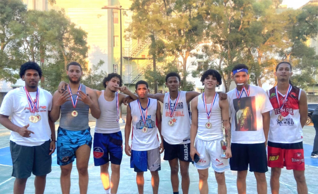 Los Foreign Tech se coronan campeones del primer torneo de baloncesto intercalle