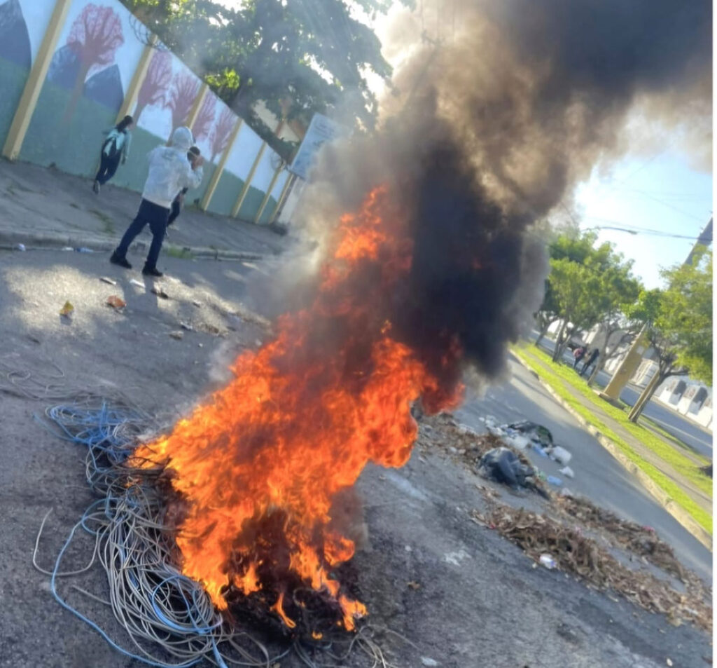 Nueva vez estudiantes Liceo Ercilia Pepin realizan protestas