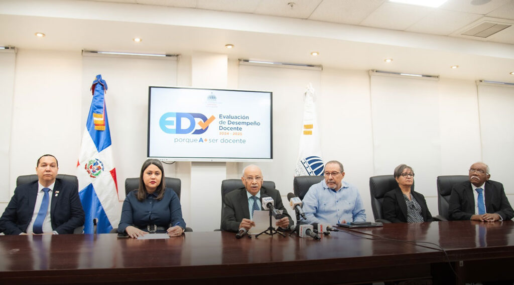 Ministerio de Educación evaluará a más de 120 mil docentes para mejorar enseñanza y  calidad educativa