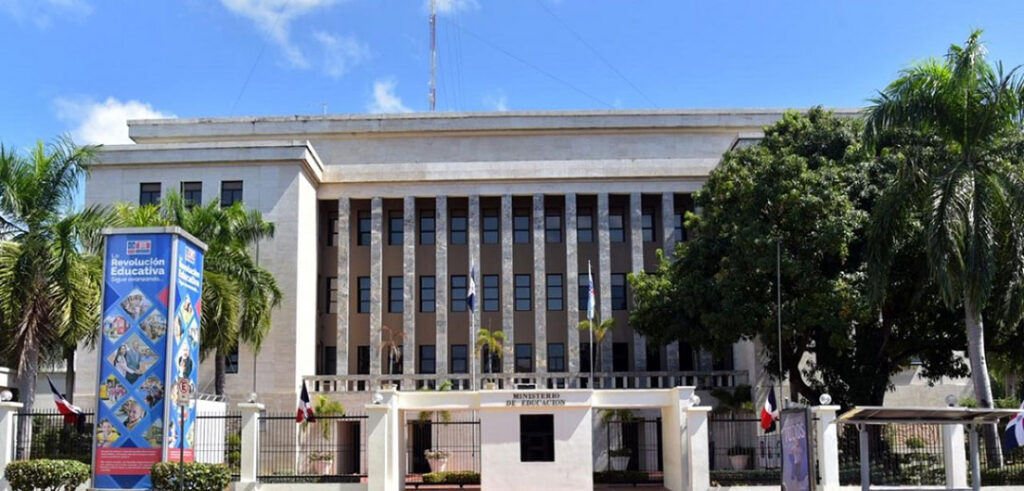 El Minerd refuerza su compromiso con la seguridad y la ética en los centros educativos
