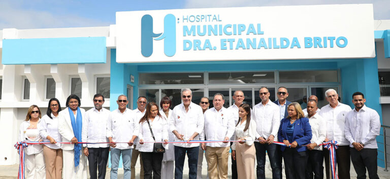 Presidente Abinader inaugura obras en Las Guáranas y supervisa Hospital en SFM