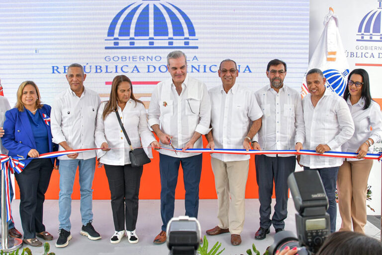 Con inversión de RD$133 millones inauguran asfaltado y restauración de calles en centro de San Francisco de Macorís