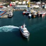 Italia reanuda la operación en Albania: una nave militar traslada 49 migrantes para su repatriación