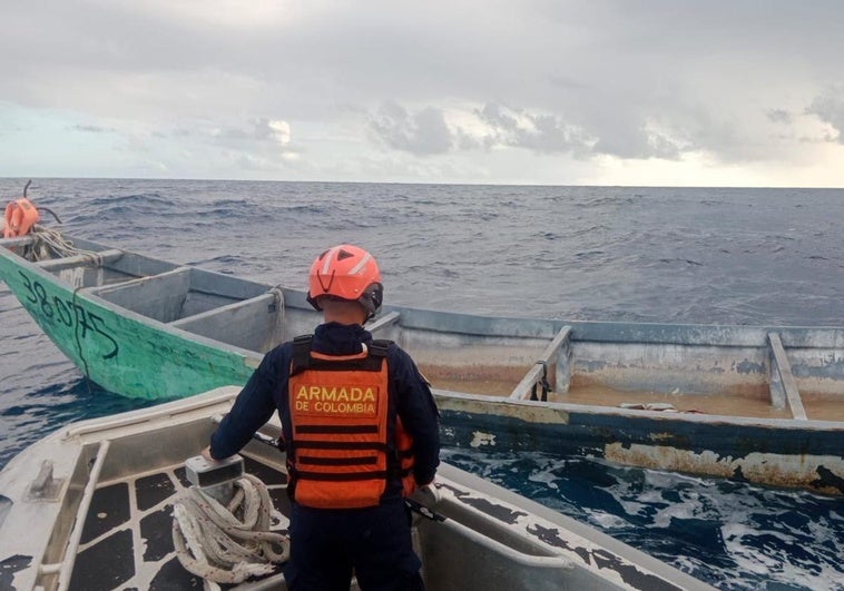 Encuentran un cadáver en una barca a la deriva en el Caribe colombiano